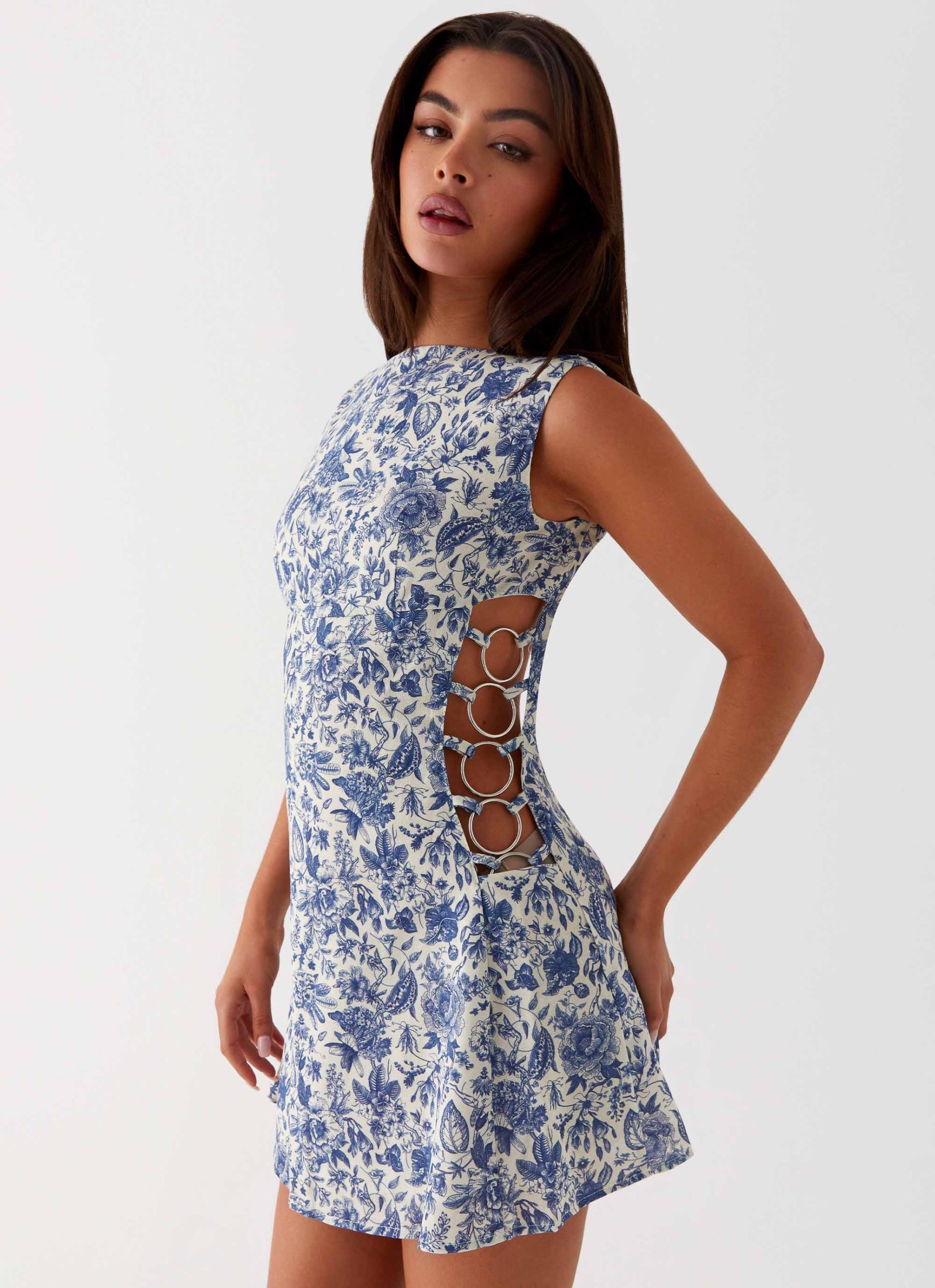 Indigo_Bloom_Linen_Mini_Dress_Blue_Paisley_5_Peppermayojpg_34d253e5-933e-4b00-ae1b-fa0ab68a1bbb